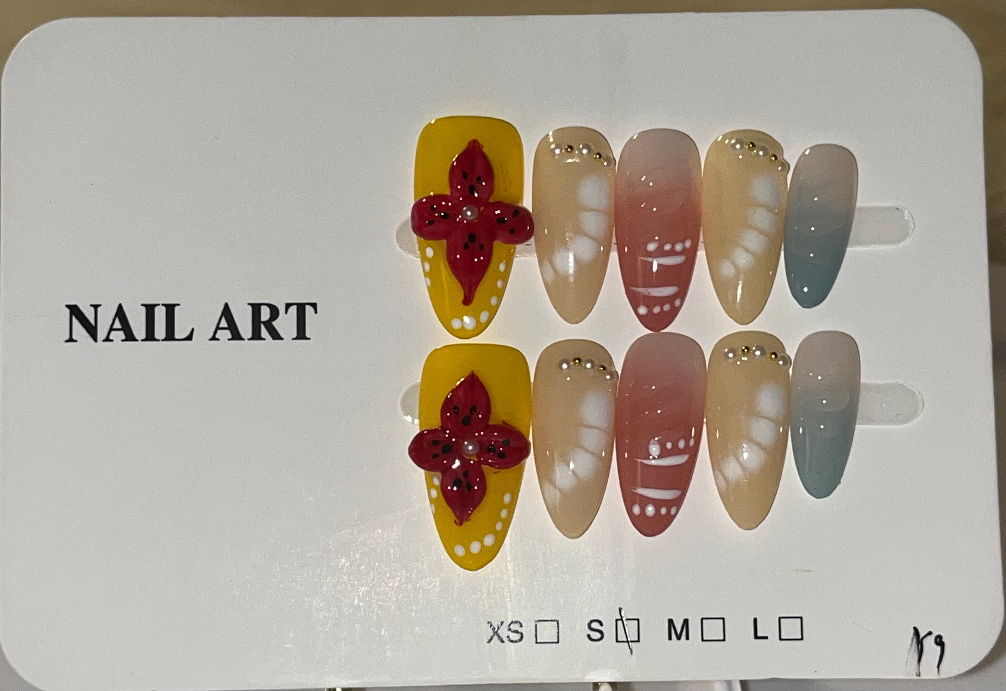 Golden Petal Press-On Nail Set